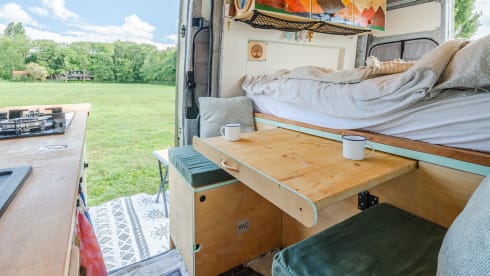 Stef – Cozy Off-grid Mercedes Campervan