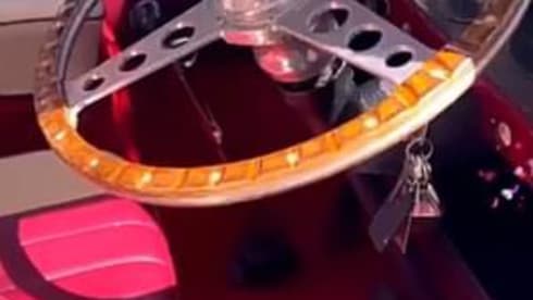 Ruby Tuesday  – Volkswagen Campervan mit 4 Schlafplätzen plus Rundzelt mit 4 Schlafplätzen 