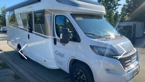 4 person luxury motorhome Fiat semi-integrated 