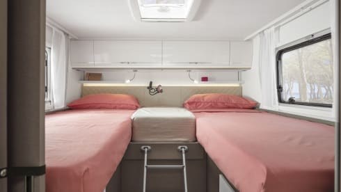 I7400 SBC - Etrusco A-Class 2025 4 berth 4 seatbelts Auto 5G WiFi 