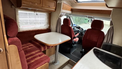 Gezinscamper – 4p Rapido semi-integrated from 2009