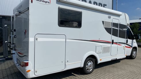 Bono – Family camper with pull-down bed and length beds