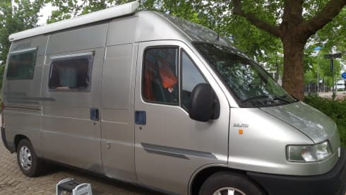 Compact fine Pössl bus factory construction with shower