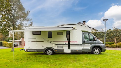 Very luxurious semi-integrated camper with a lot of comfort