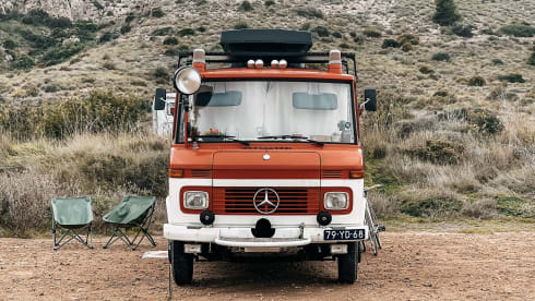 EndlessDestinations – 2p Mercedes-Benz bus from 1976