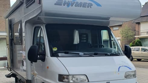 Bessie – Nice spacious alcove camper
