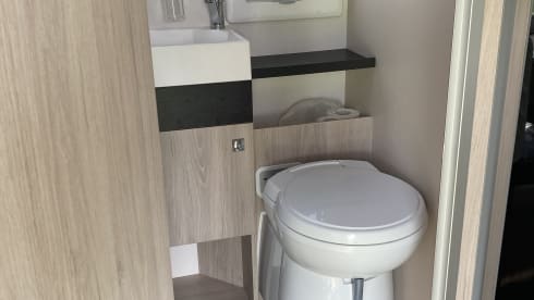 Ideale familiecamper! – Neat 7p Challenger alcove from 2021