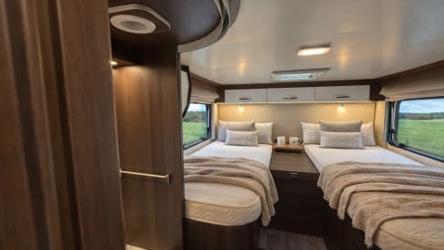 Bürstner 710g Plus | Luxus & Qualität | Elektrisch verstellbares Bett