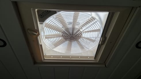 Renault-Bus mit 2 Sitzplätzen aus dem Jahr 2016