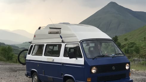 Blue – Volkswagen Wohnmobil mit 4 Schlafplätzen aus dem Jahr 1986