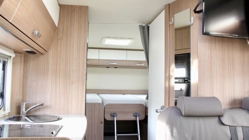 3 – Spacious 2-person camper with single beds or king-size bed!