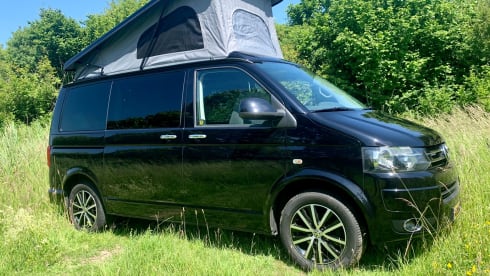 Complete and luxurious VW Multivan with WIDE BED