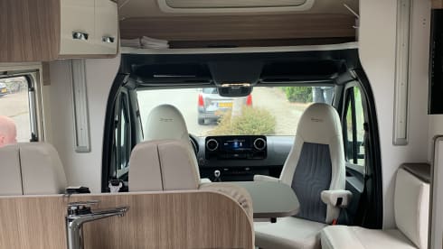 Integral very spacious camper Mercedes Burstner 2020