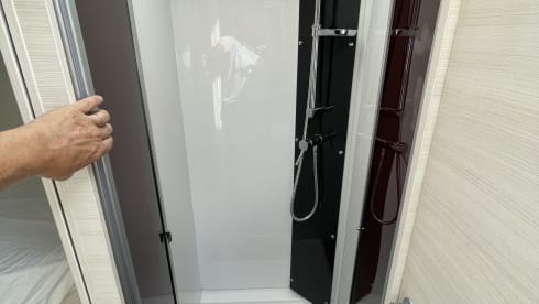 Spacious 3 pers. Challenger 337 automatic 