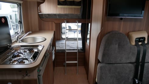 McLouis M700, 6 couchages et assises.