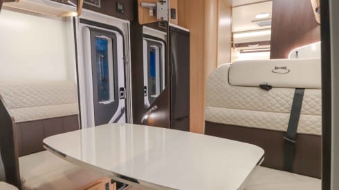 Travel happily with an all-in McLouis - Wifi throughout Europe!