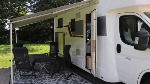 Roadhouse camper naam roadsurfer – 4p Roller Team semi-integrated from 2021