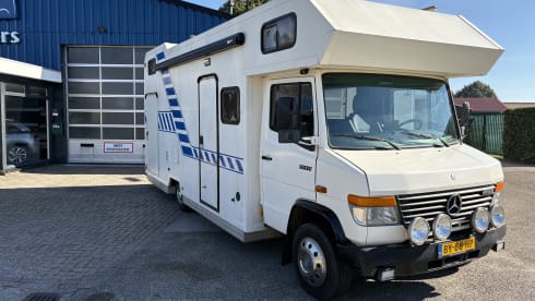 Motorcross / wegmotor  – Mercedes-Benz Alcove a 4 posti del 1987