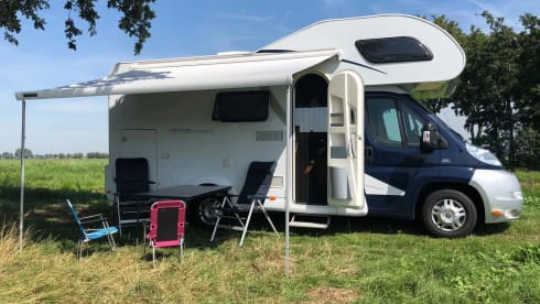Beautiful, spacious camper with heating and air conditioning