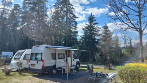 Koos – Large bed for the taller camper - Off-grid Fiat Ducato 