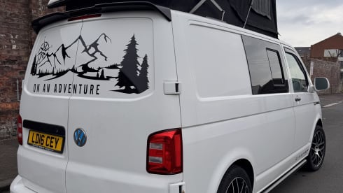 4berth new camper  – Hamish, de VW camper met 4 slaapplaatsen! Verzekering inbegrepen in de prijs!