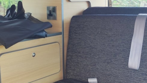 Hightop – Mazda bongo high top 3 birth 