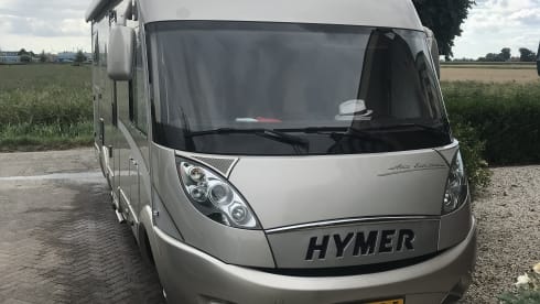ZEER LUXE HYMER CAMPER – For rental to two experienced campers  