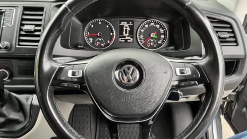 Crawley Cruiser – 4 berth Volkswagen campervan from 2018