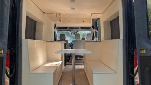 BigBlueBeast – 2-person very spacious off-grid Ford bus