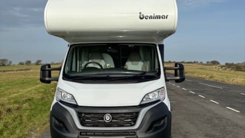 Beni – 6 Berth / 6 Seatbelt Benimar Primero 313