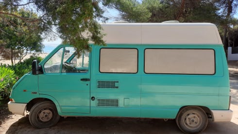 Ibiza hippie van Renault Traffic turquoise 