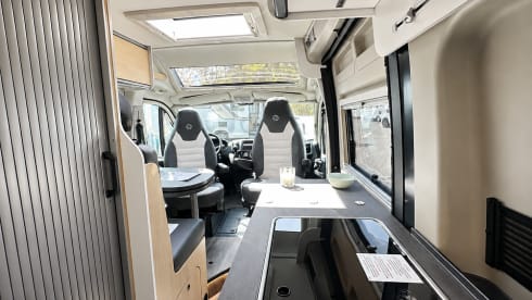 V-type – Sunlight buscamper compact met lengtebedden