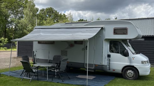 5p Dethleffs alcove uit 2002