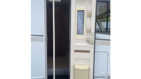 4p LMC integral lifting bed and round seating area from 2015