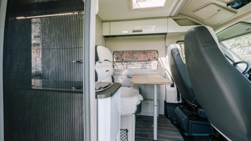 Jackie's hut – Beautiful Peugot Camperbus, 150 HP