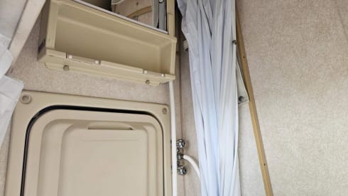TOM – 5 berth VW T25 Autosleeper Topaz w/ KITCHEN, BATHROOM