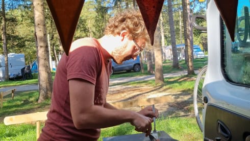 Zelfbouwcamper met dakhangmatten – 2p Renault campervan from 2015