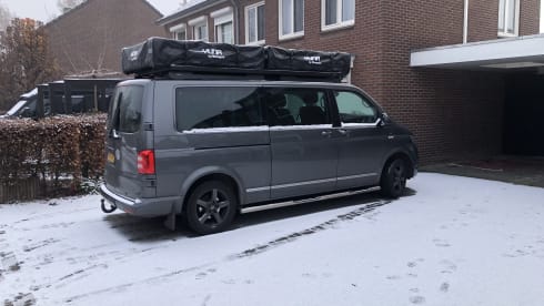 Easy rider  – VW Caravelle 4 pers. Camper van (2 x roof tent)