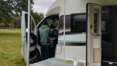 Wanderlust – Modern 6-Berth Motorhome with 5 Seatbelts - Your Adventure Awaits!