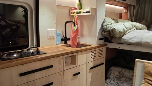 VanScheef – Mega cozy 3p Off-grid self-build camper