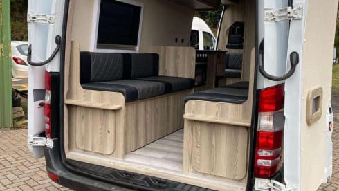 The Spirit of Scotland – Ontdek Schotland in onze Mercedes met 2/3 slaapkamers, toilet en douche, inclusief gratis verzekering.