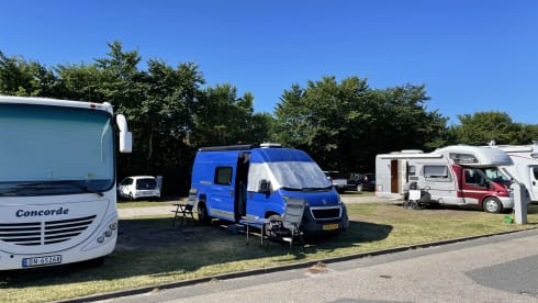 Blue Rambler – Peugeot Boxer bus camper from 2015