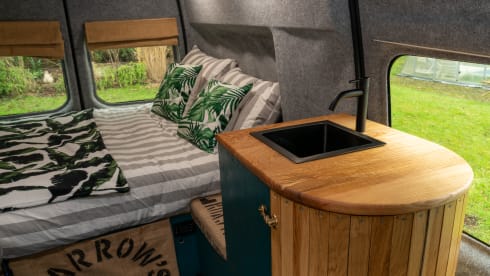 Sparrow's nest – All season Off grid campervan with full length double bed  *Pet friendly*
