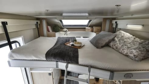 Mont Blanc – BRAND NEW 6 Berth Roller Team Auto-Roller 747 (2024) Manual