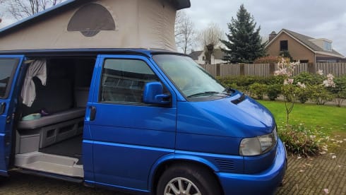 4p Volkswagen bus from 2001