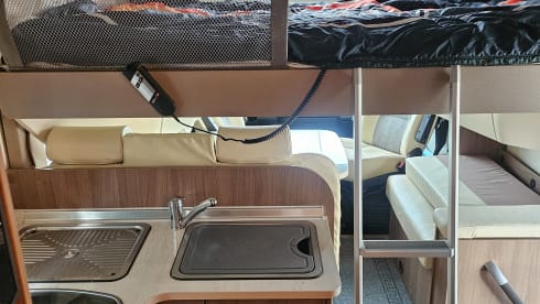 Bobby – 4p Bürstner semi-integrated uit 2014