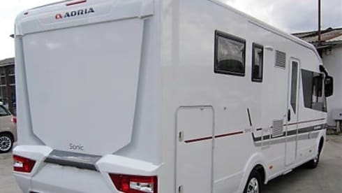 Ultimate Luxury and Comfort (Automatic + Towbar)