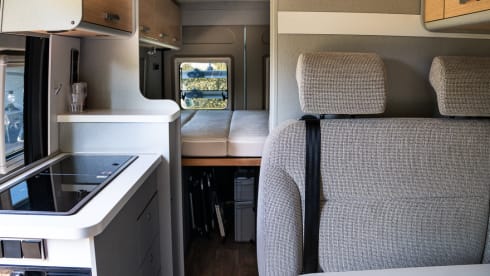CG10 – 4-person Hymer bus from 2024