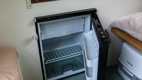 Zonnewijzer – Winter-Proof Off-Grid Campervan with Solar, Nespresso, Oven and more!