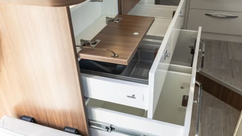 Pilote P650C – Camper per 2-3 persone molto lussuoso e completamente attrezzato.